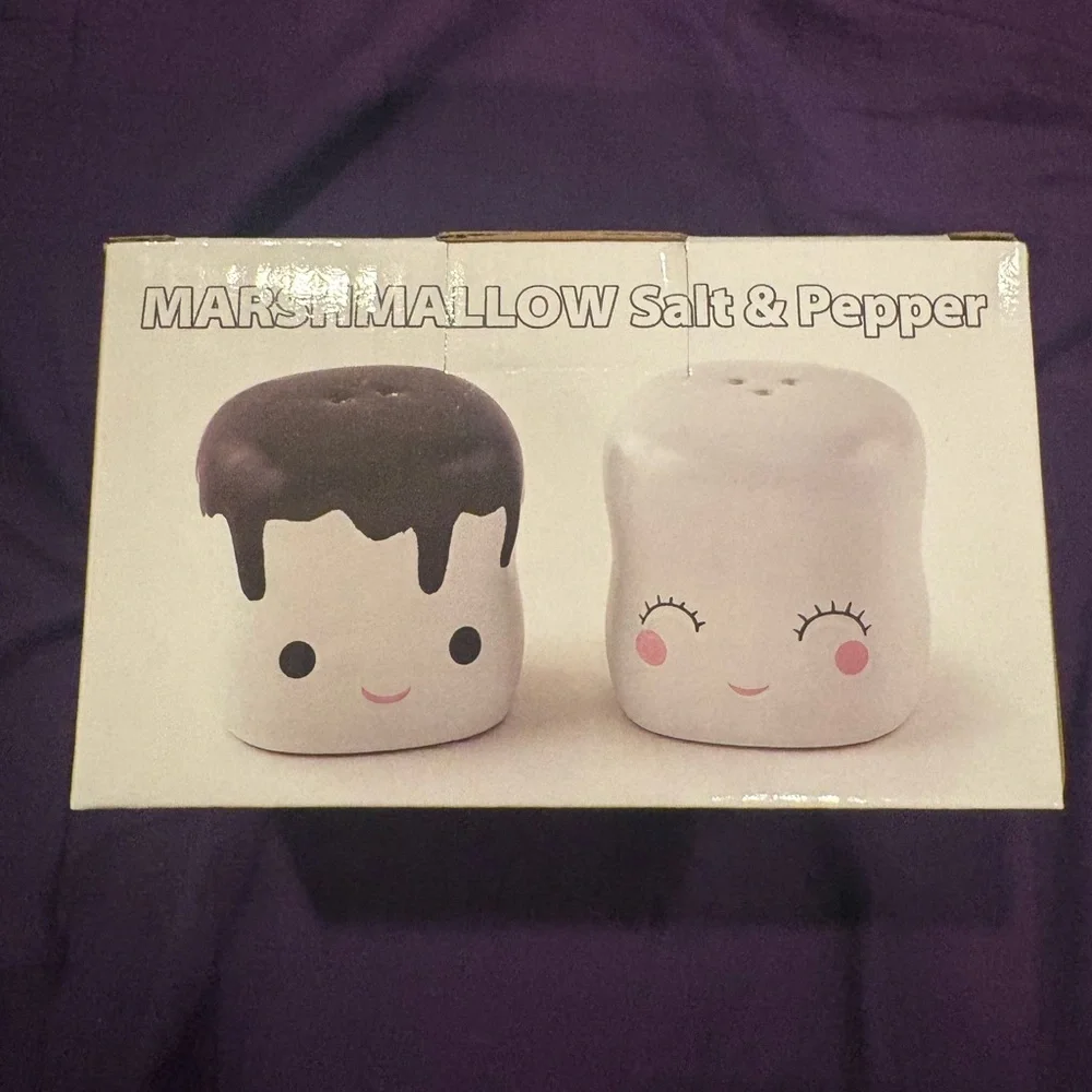 Marshmallow Salt and Pepper Shaker Set